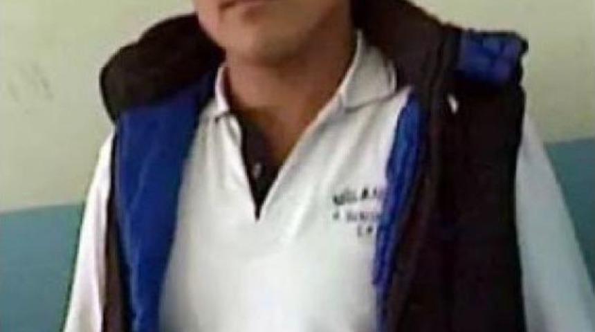 Lise &ouml;ğrencisinin başında şişe kırıp, bı&ccedil;akladılar