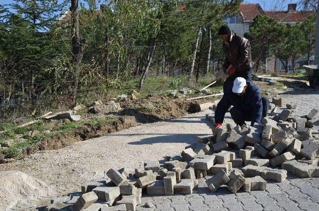 Sokaklar Kilit Parke Taşı İle Güzelleşiyor