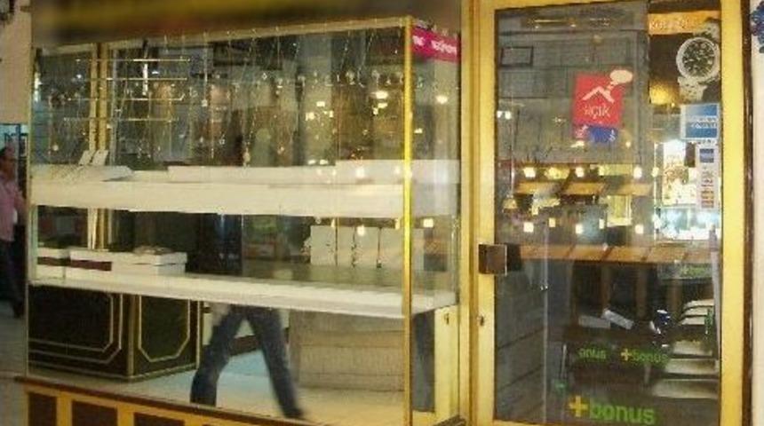 Kuyumcuların 25 Milyon Tl&rsquo;lik Vurgun Yapıp Ka&ccedil;tığı İddiası