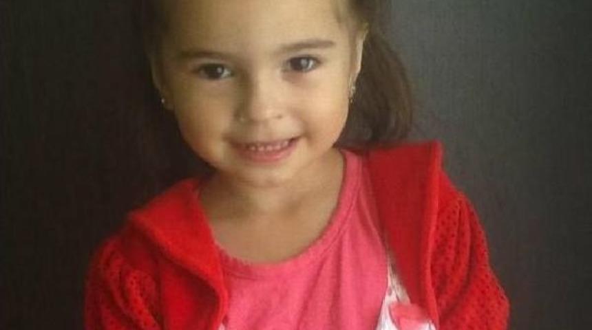 7'nci kattan d&uuml;şen 4 yaşındaki ecrin'i temizlik iş&ccedil;isi kollarını a&ccedil;ıp kurtardı