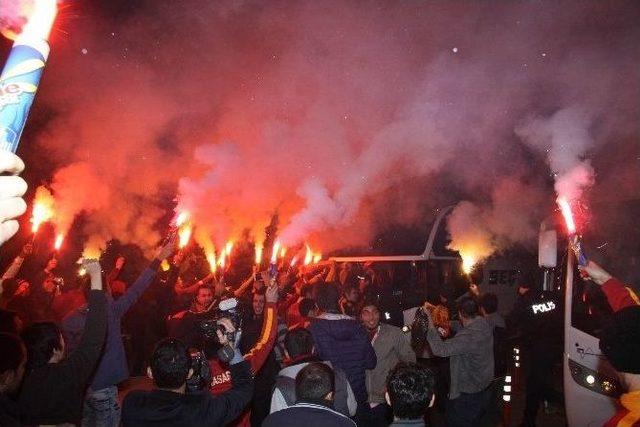 Galatasaray Kafilesi Gaziantep&rsquo;e Geldi 1