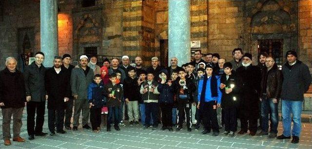 Tokat’ta Sabah Namazı Sonrası Simit İkramı