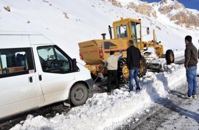 Bahçesaray'ın kar çilesi başladı