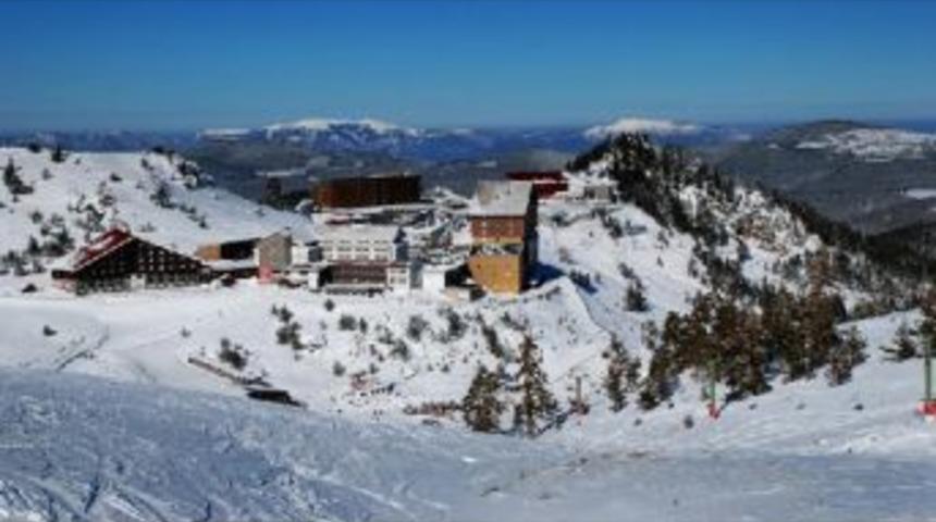 Kar kalınlığı 20 santimetreye ulaştığı kartalkaya'da sezon a&ccedil;ılıyor