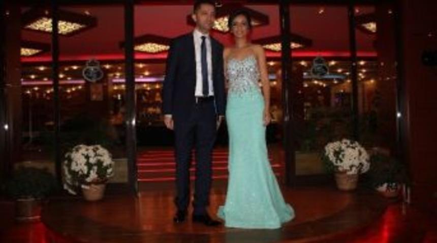 Bu Mekanda Her Şey Bir Başka