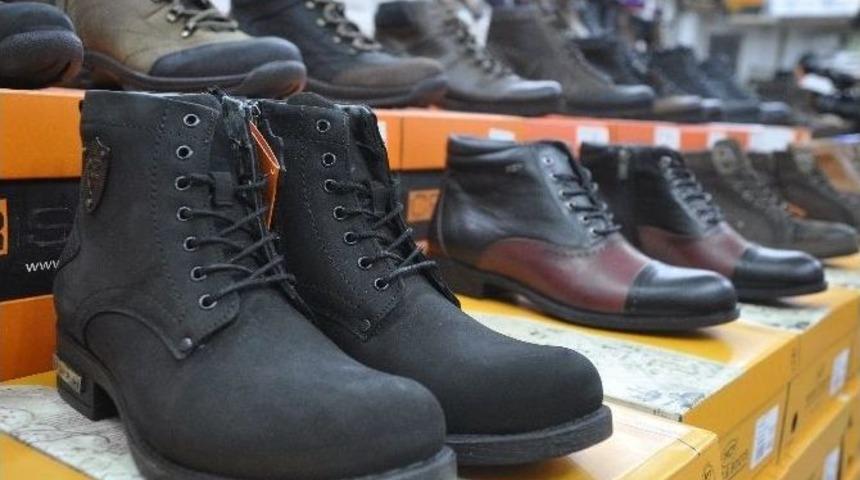 Esnaftan Ayakkabı Se&ccedil;erken &lsquo;tse Belgesine Bakın&rsquo; Uyarısı