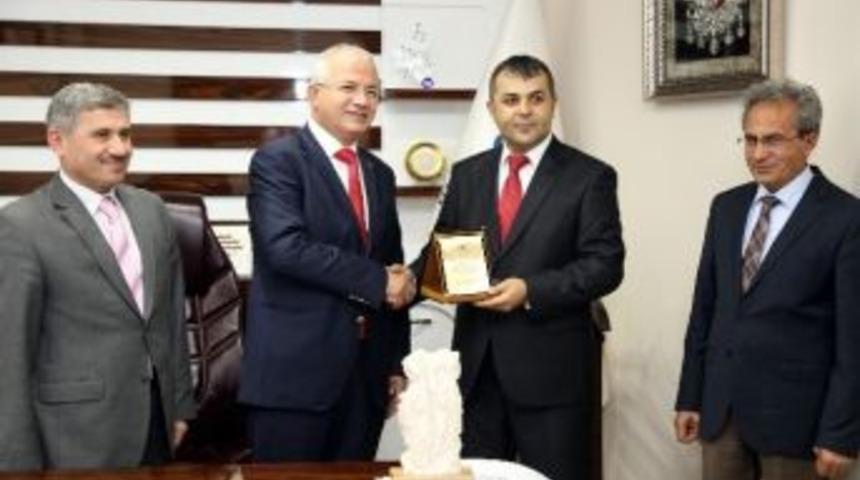 Torbalı&rsquo;nın Başkanı&rsquo;ndan Yılın &Ouml;ğretmenine Tebrik