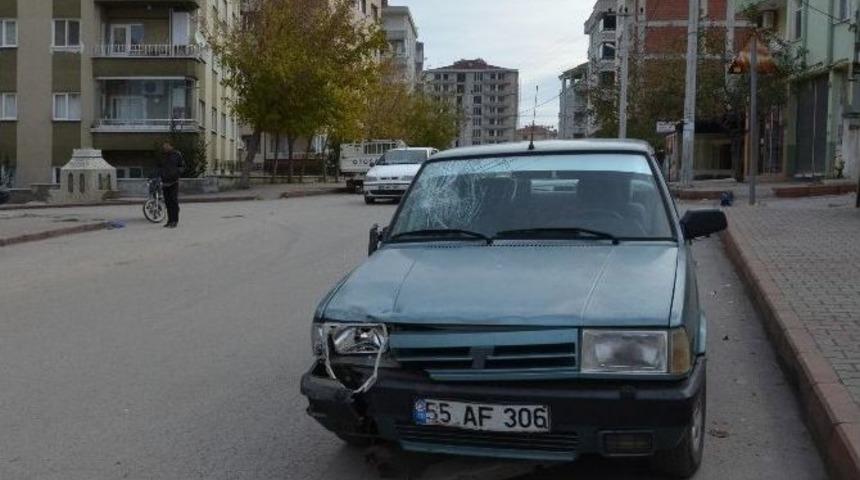 Motosiklet İle Otomobil &Ccedil;arpıştı: 1 Yaralı