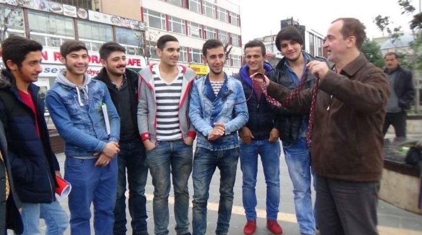 G&ouml;ky&uuml;z&uuml;nde Kravat Bağlayacak