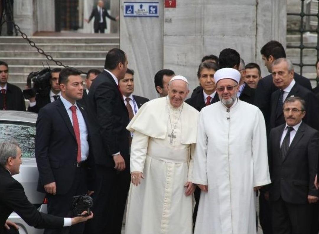 Papa Francis Sultanahmet Camii&rsquo;nde