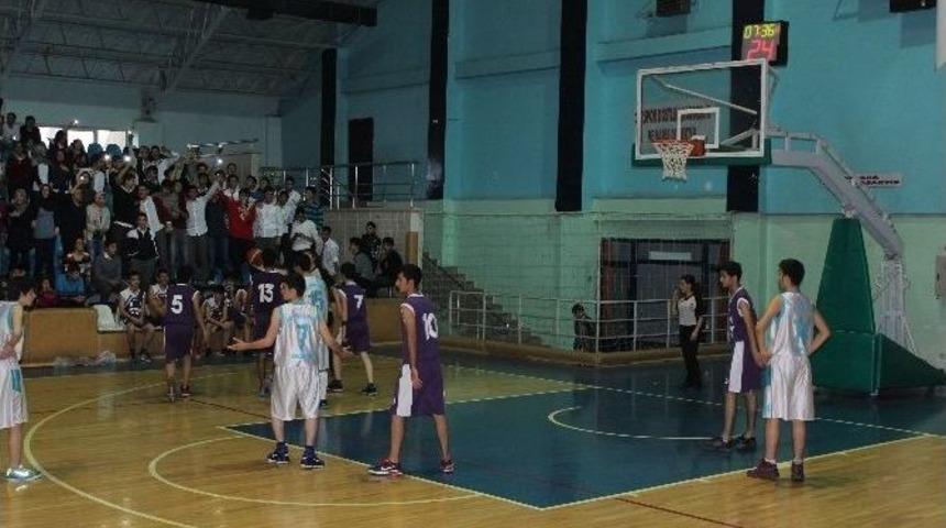 Erzincan&rsquo;da Basketbol M&uuml;sabakaları &Ccedil;ekişmeli Ge&ccedil;iyor