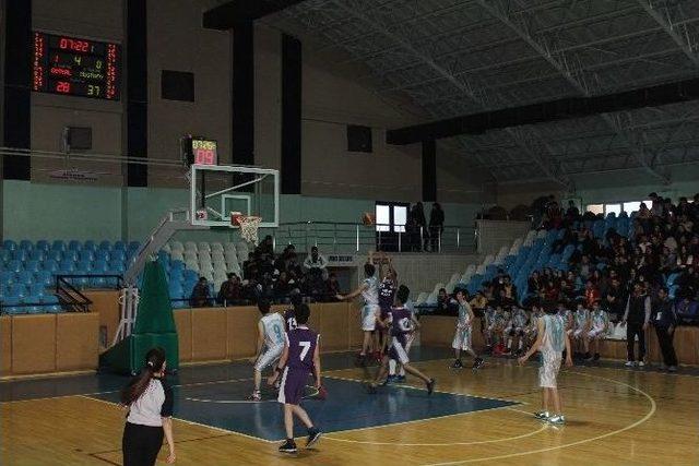 Erzincan’da Basketbol Müsabakaları Çekişmeli Geçiyor