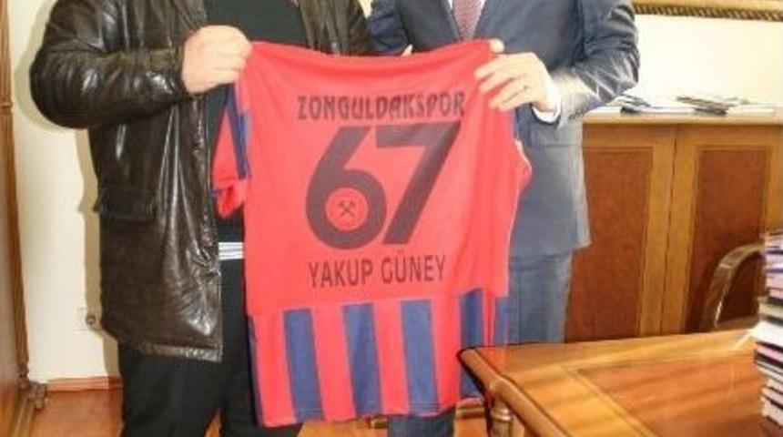 Taraftar Grubundan Kaymakam Ve Emniyet M&uuml;d&uuml;r&uuml;ne Ziyaret