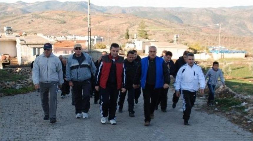 Kaymakam Hem Spor Yapıyor Hem De K&ouml;yleri Ziyaret Ediyor