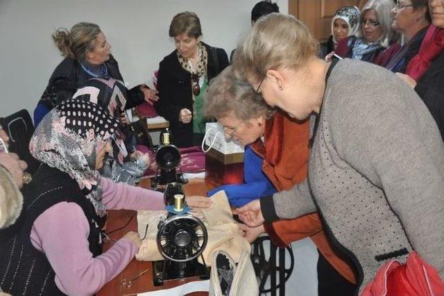Kosovalı T&uuml;rk Kadınları Karab&uuml;k&rsquo;te 1