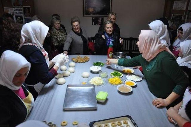 Kosovalı T&uuml;rk Kadınları Karab&uuml;k&rsquo;te 2