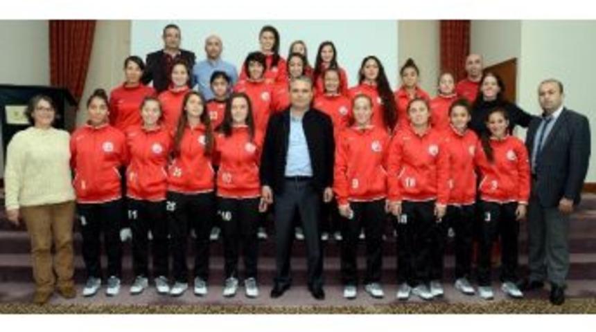 Muratpaşalı Kadınlar Galibiyet Peşinde
