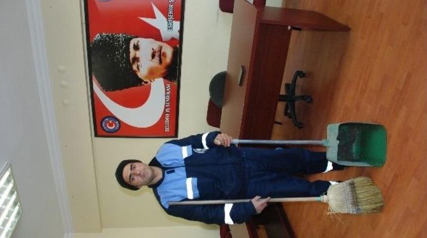 Belediye İş&rsquo;ten Kahraman Temizlik İş&ccedil;isine &Ouml;d&uuml;l