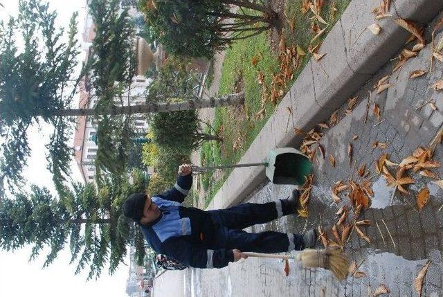 Belediye İş&rsquo;ten Kahraman Temizlik İş&ccedil;isine &Ouml;d&uuml;l 2