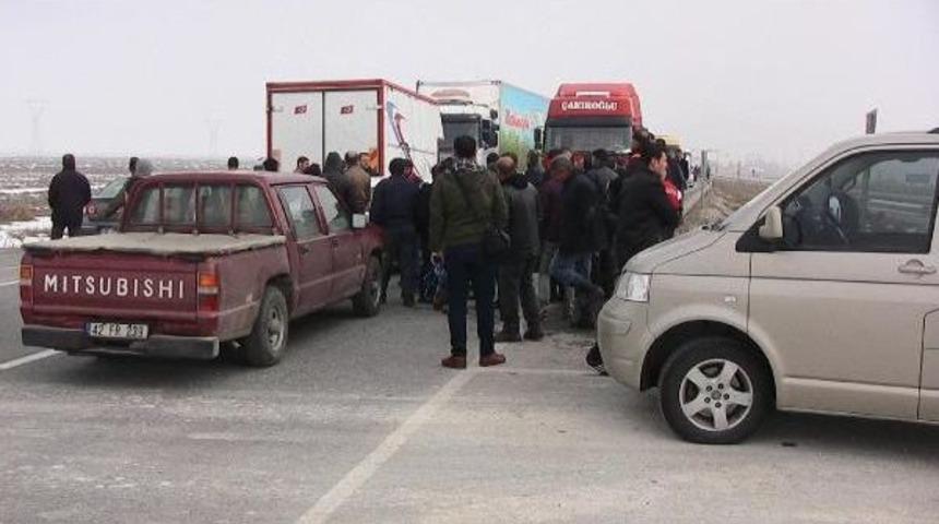 Elektrik kesintisi nedeniyle aksaray karayolunu ulaşıma  kapattılar