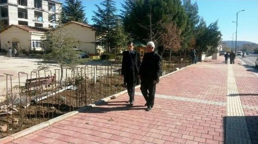 Korkuteli&rsquo;nde Okulların Duvarları Yapılıyor