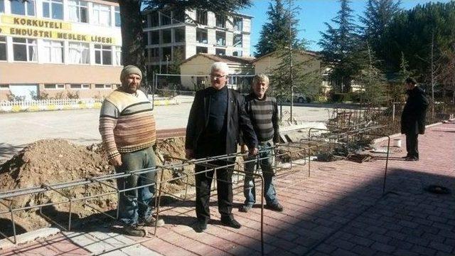 Korkuteli&rsquo;nde Okulların Duvarları Yapılıyor 1