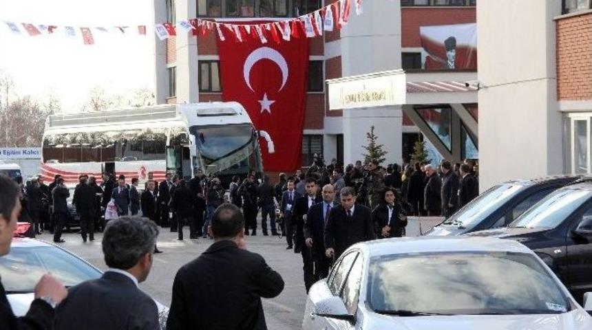 Erzurum’da Bir Grup Konutzede Başbakan Davutoğlu’ndan Destek İstedi