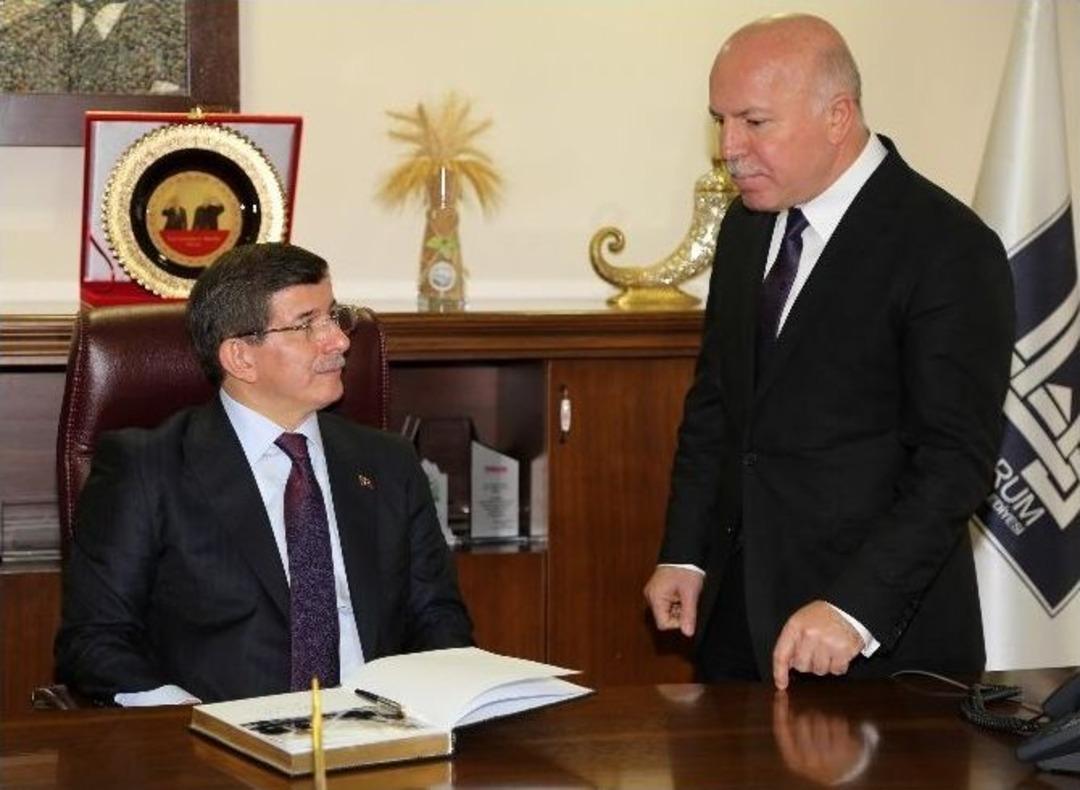 Başbakan Davutoğlu, Erzurum B&uuml;y&uuml;kşehir Belediyesi&rsquo;ni Ziyaret Etti