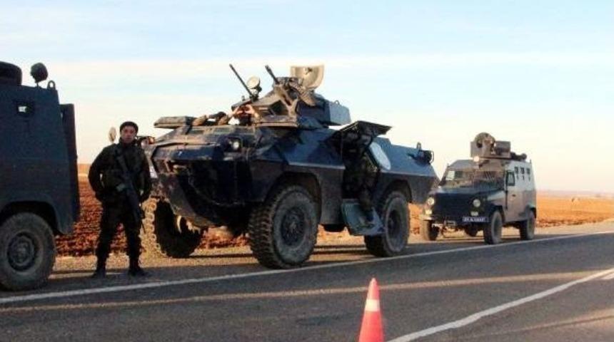 Işid, sınır hattına 2 bombalı ara&ccedil;la saldırdı (3)