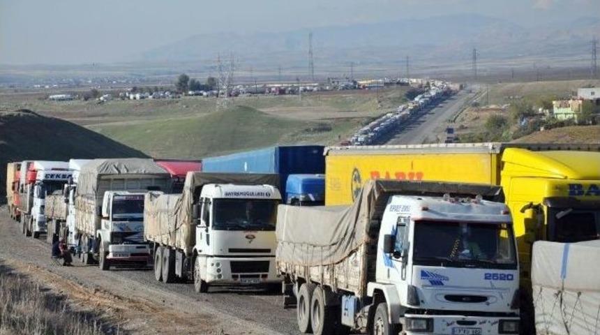 Habur Sınır Kapısı&rsquo;nda 20 Kilometrelik Kuyruk Oluştu