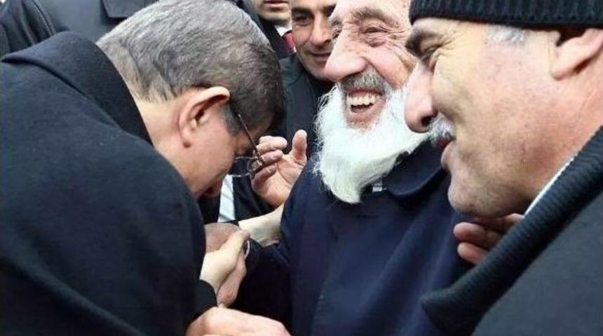 (&ouml;zel Haber) Başbakan Davutoğlu&rsquo;nun Erzurum&rsquo;da Elini &Ouml;pt&uuml;ğ&uuml; Dedeye İha Ulaştı
