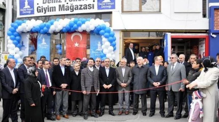 Deniz feneri derneği, sivas'ta gezici giyim mağazası a&ccedil;tı