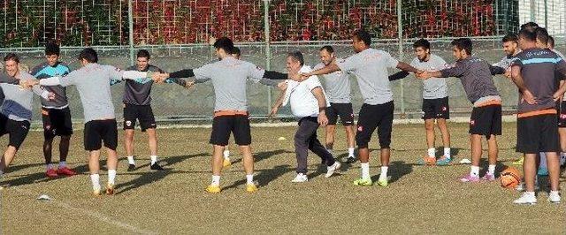 Adanaspor Maç Saatini Bekliyor