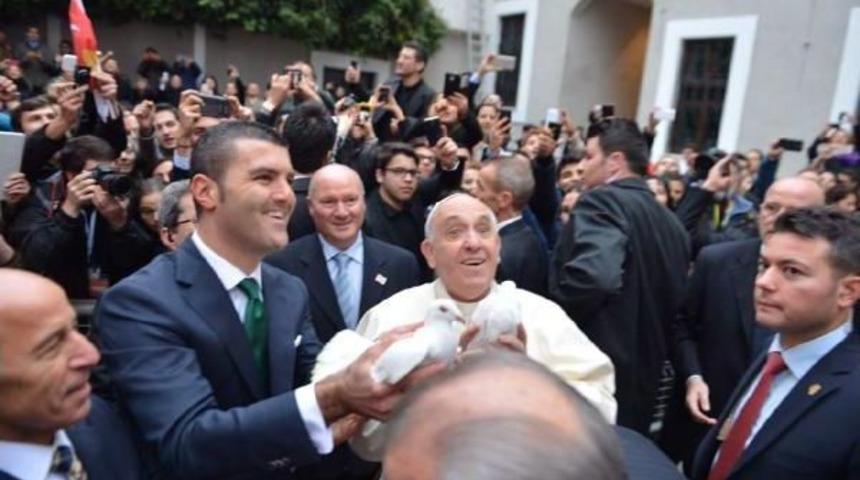 Papa barış i&ccedil;in g&uuml;vencin u&ccedil;urdu