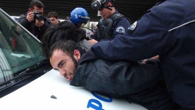 Cumhurbaşkanlığı sarayı &ouml;n&uuml;nde eylem yapmak isteyen &ouml;ğrencilere m&uuml;dahale 2