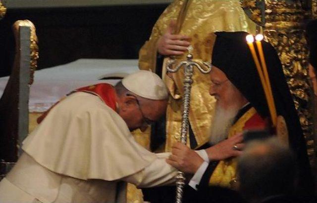 Papa francesco , fener rum patrikhanesi'nde