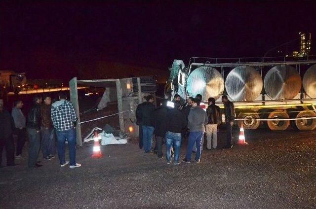 Kahramanmaraş&rsquo;ta Tır İle Kamyon &Ccedil;arpıştı: 1 &Ouml;l&uuml; 1