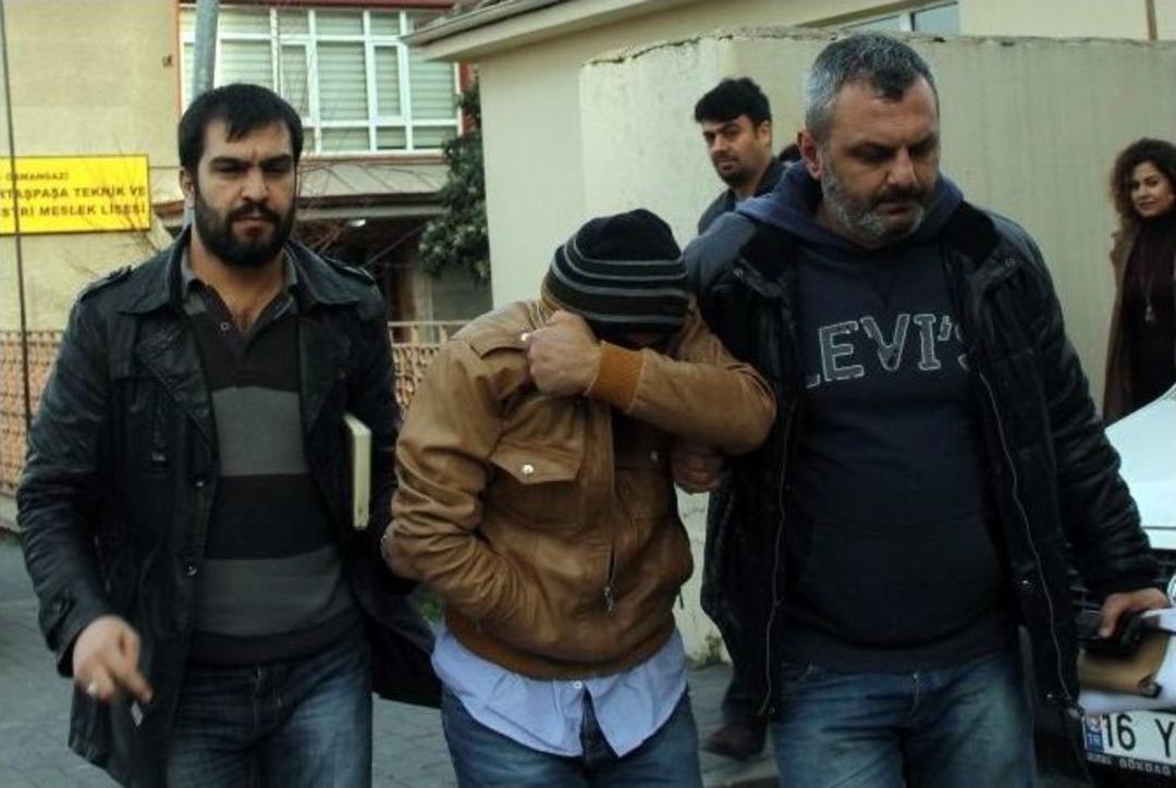 Chat Yaparken Yakaladığı &Uuml;vey Kızını Kalbinden Bı&ccedil;akladı