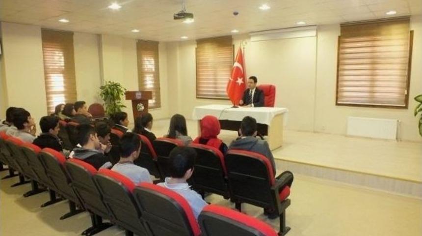 Kaymakamlıktan &Ouml;ğrencilere Meslek Se&ccedil;im Konusunda Yardım