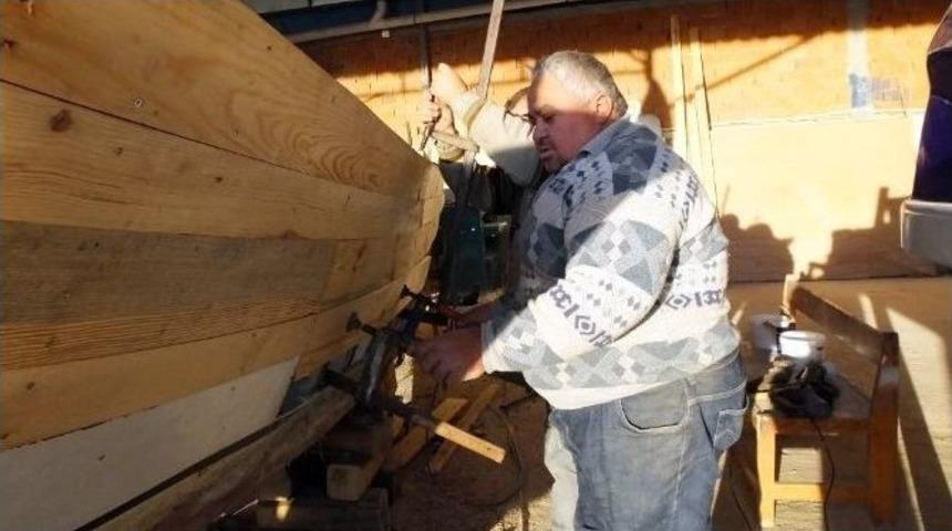 Deniz Tutkusu Y&uuml;z&uuml;nden Tekne İmalat&ccedil;ısı Oldu