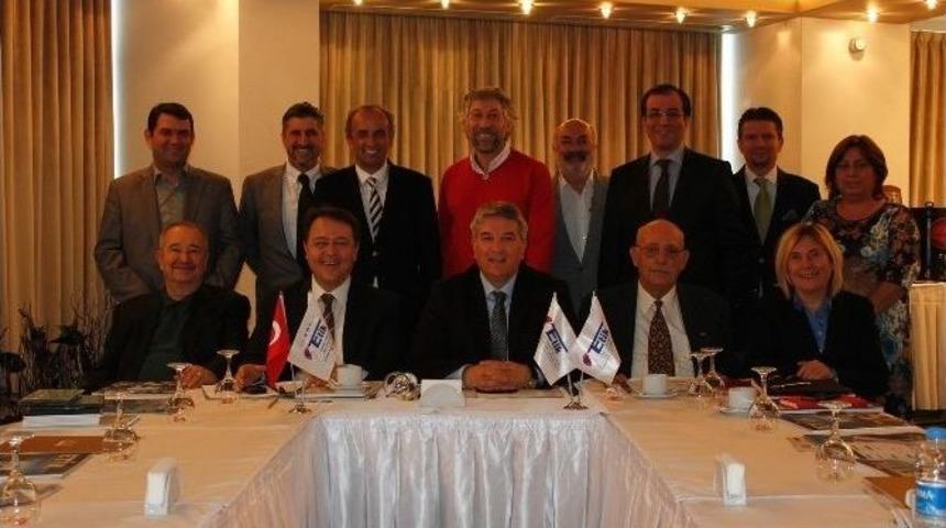 &Uuml;nsever, Teorilerini Etik&rsquo;e Değerlendirdi