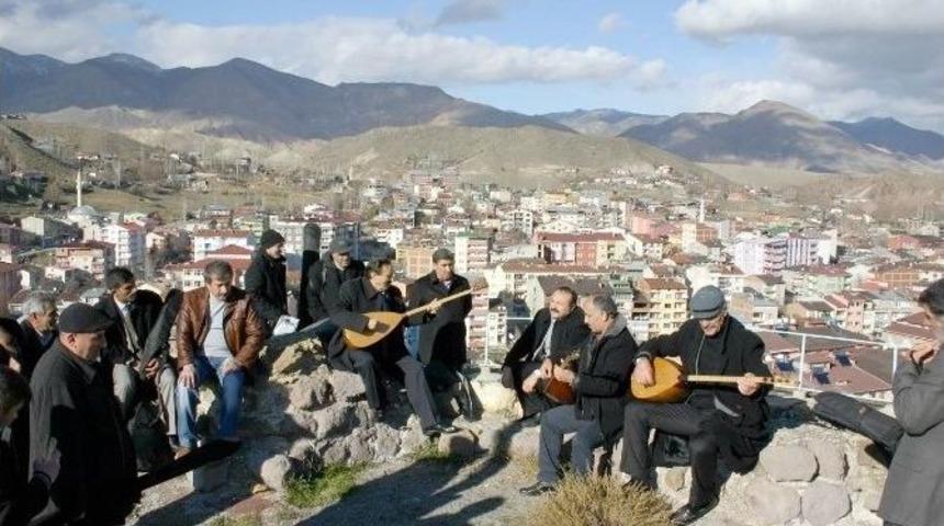 Halk &Acirc;şıklarından Şenlik &Ouml;ncesi Şehir Turu
