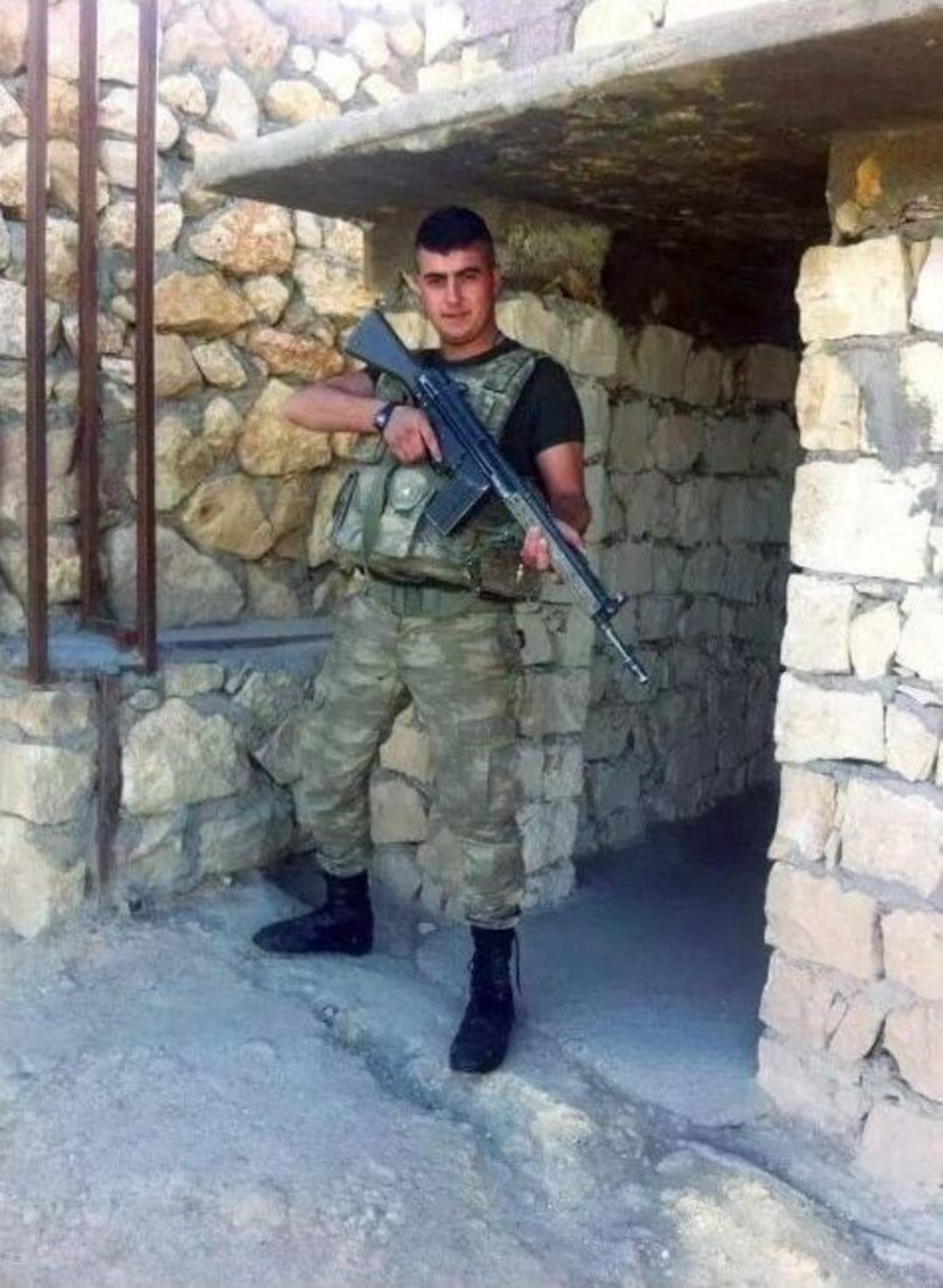 G&ouml;rev Yaptığı Karakolda Elektrik Akımına Kapılarak Hayatını Kaybeden Asker Toprağa Verildi