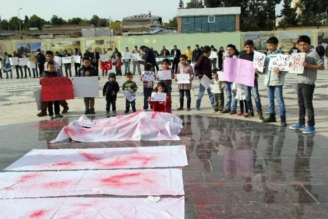 Sanal Ortamda Buluşan Suriyelilerden Kanlı, Kefenli Eylem