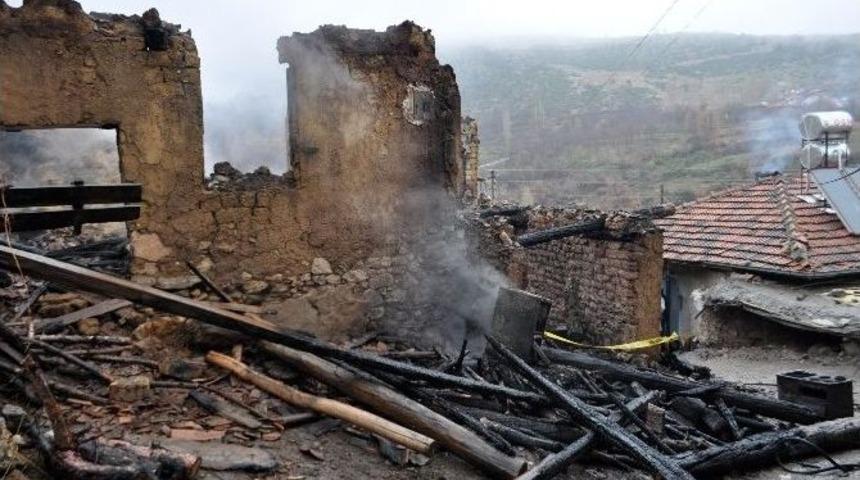 90 Yaşındaki Kadın Yanarak &Ouml;ld&uuml;