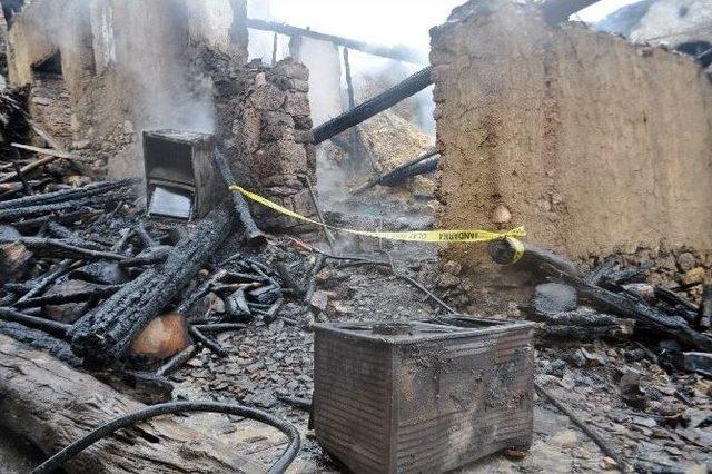 90 Yaşındaki Kadın Yanarak Öldü 2