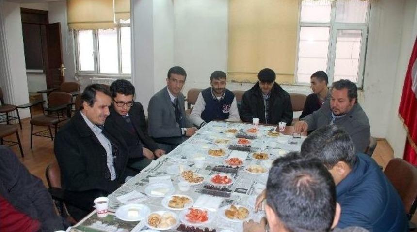 Basın Mensupları Kahvaltıda Bir Araya Geldi