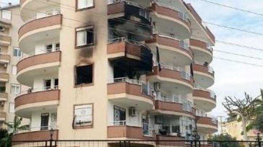 Yangından Ka&ccedil;mak İsteyen Rus Uyruklu Kadın Ve K&ouml;peği, Asans&ouml;rde Yoğun Dumandan Zehirlendi