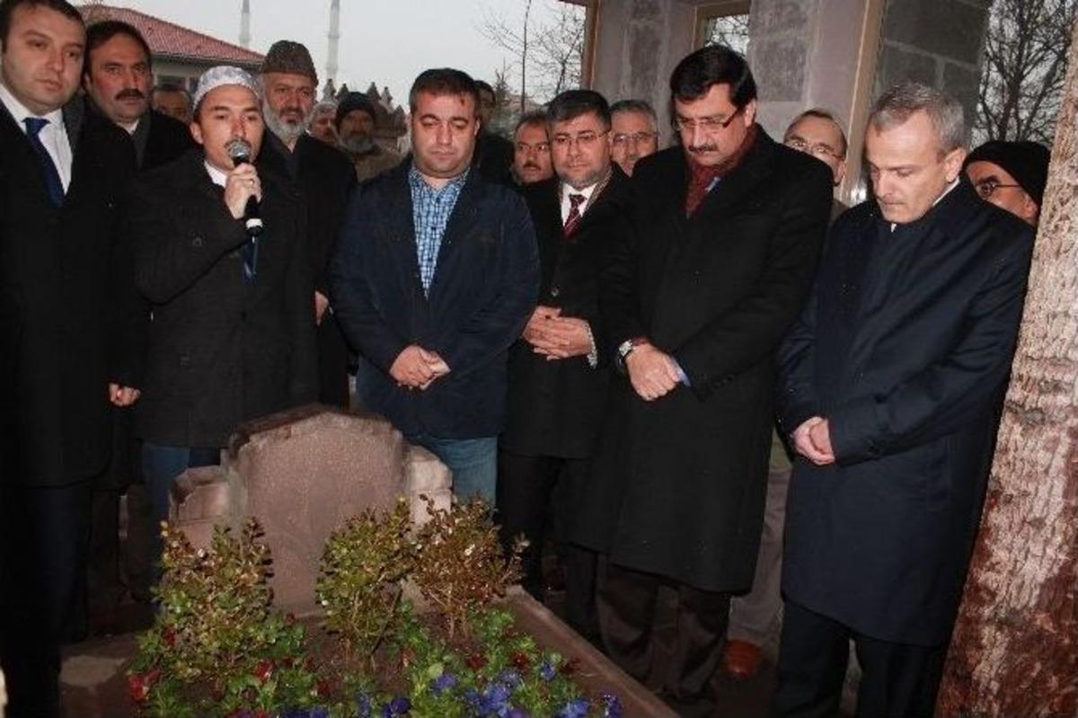 Seyyid Abd&uuml;lhakim Arvasi Dualarla Anıldı