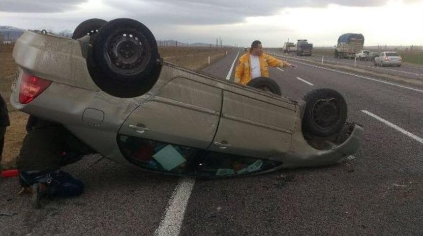 Otomobil Takla Attı 2 Kişi Yaralandı